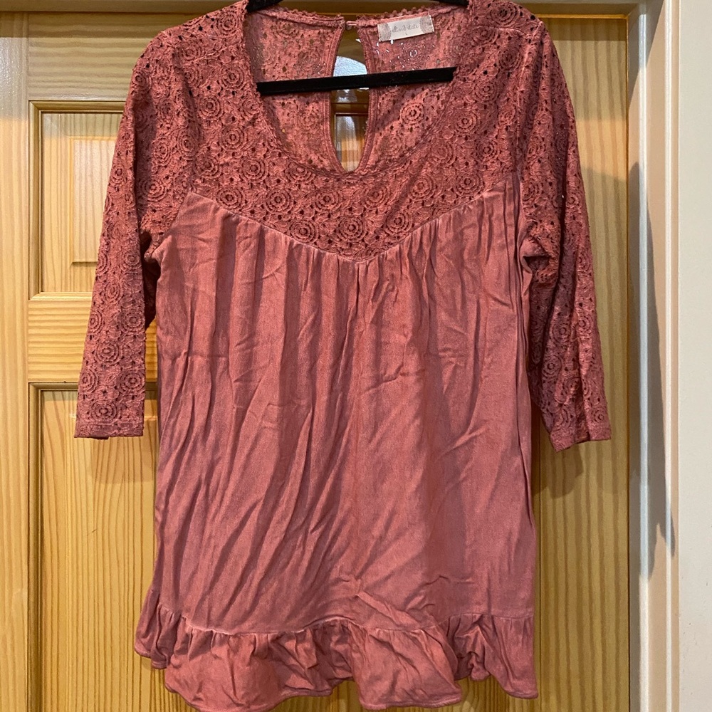 ⭐️Altar’d State⭐️ Mauve Lace Blouse Size L